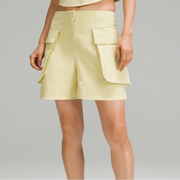 Lululemon Relaxed Fit Super High Rise Cargo Short 4” - Picture 2 of 13